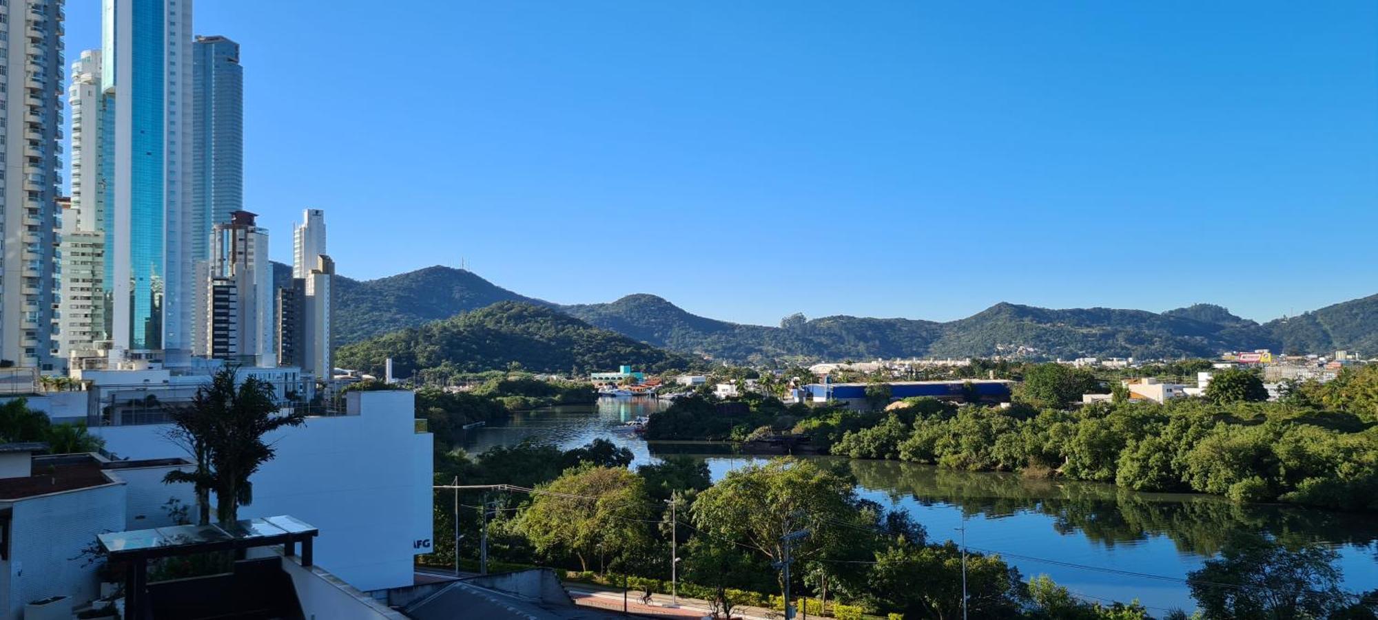 Apto Espacoso Ao Lado Do Oceanic Aquarium E Perto Do Parque Unipraiais Com Garagem Apartamento Balneário Camboriú