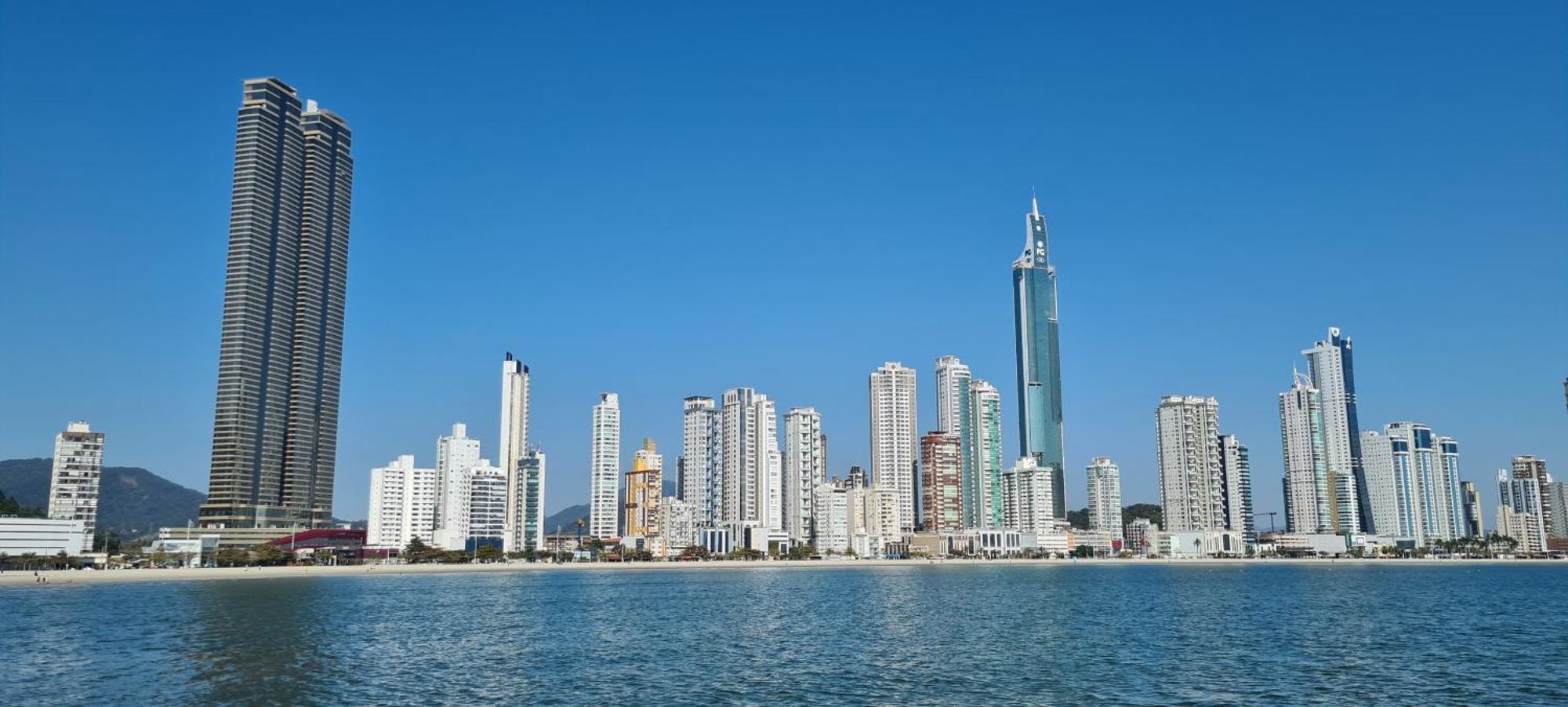 Apto Espacoso Ao Lado Do Oceanic Aquarium E Perto Do Parque Unipraiais Com Garagem Apartamento Balneário Camboriú